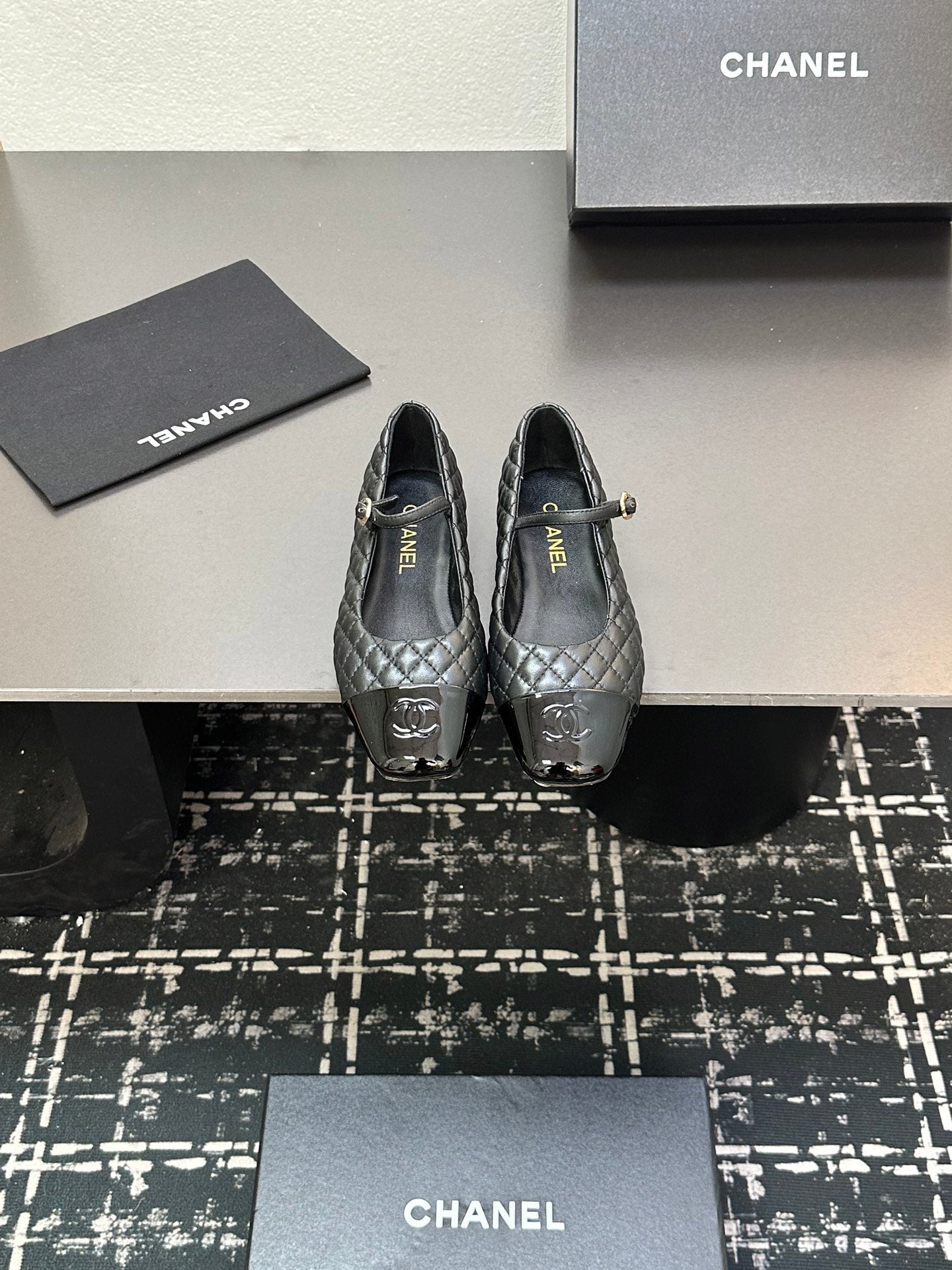 C 25 Diamond-patterned Mary Jane square-toe flats