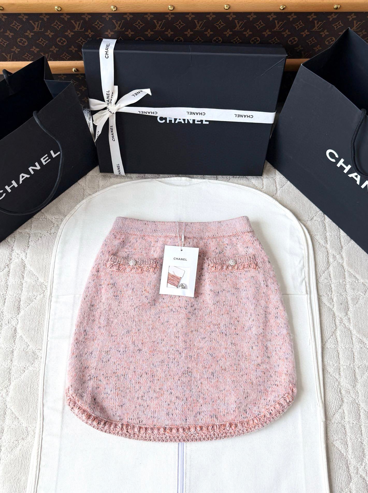 C 25B Pink-dyed cashmere skirt with baby collar