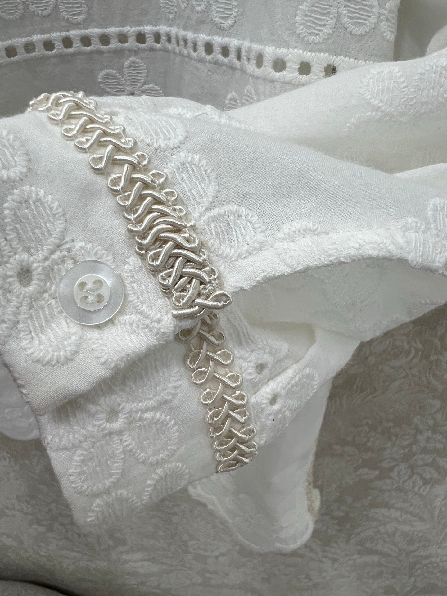 V 25 nouveaux costumes en coton et lin à fleurs sculptées et évidées