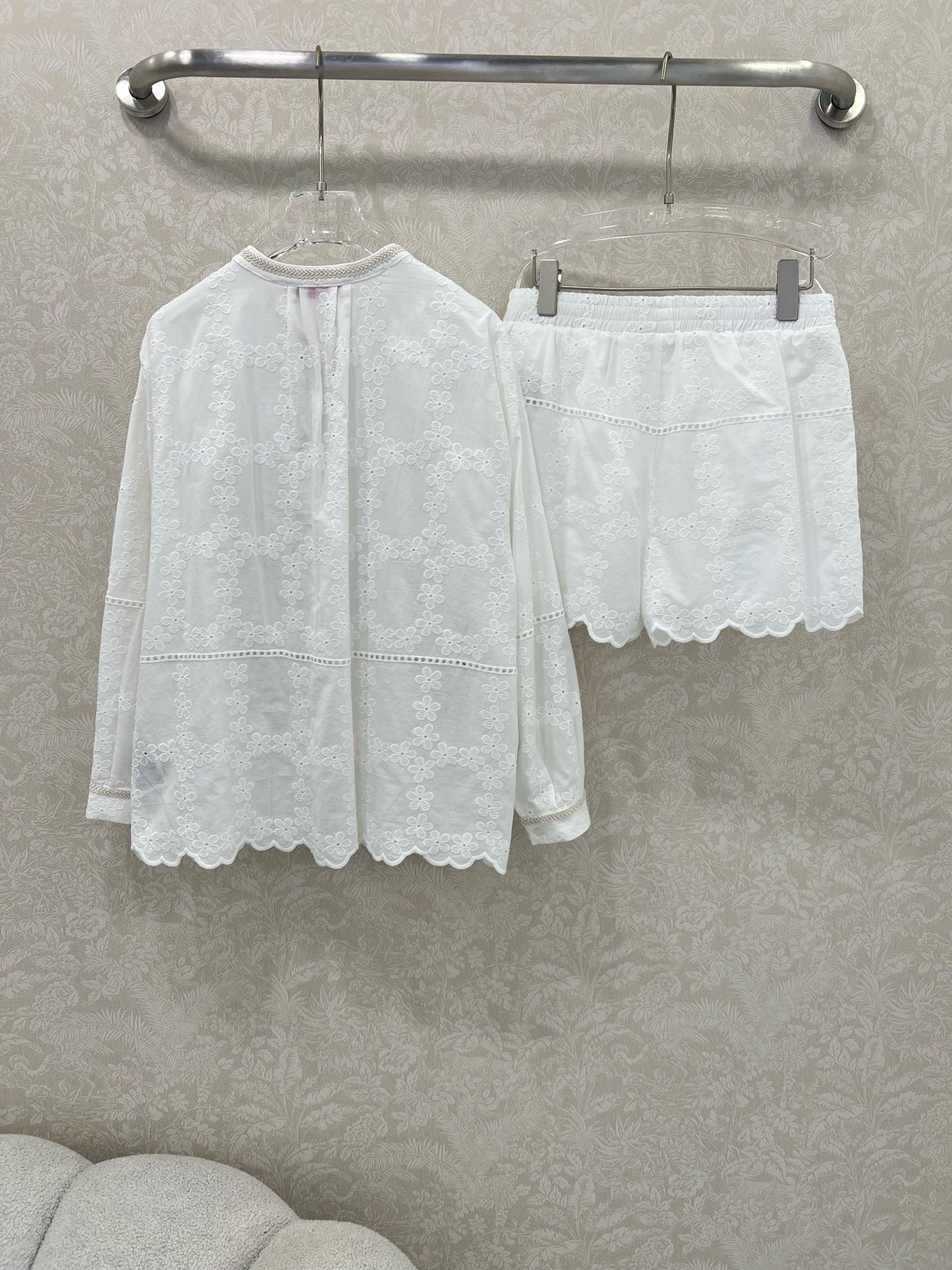 V 25 nouveaux costumes en coton et lin à fleurs sculptées et évidées