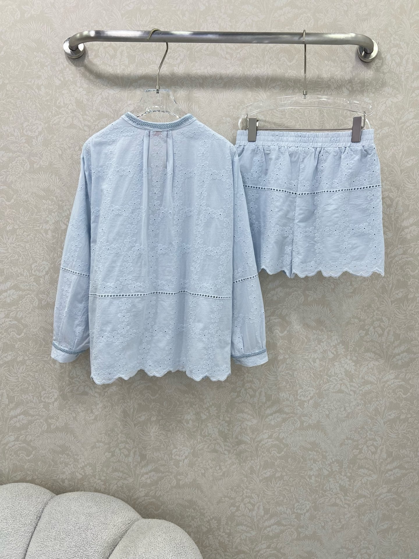 V 25 new hollowed out carved flowers cotton and linen suit