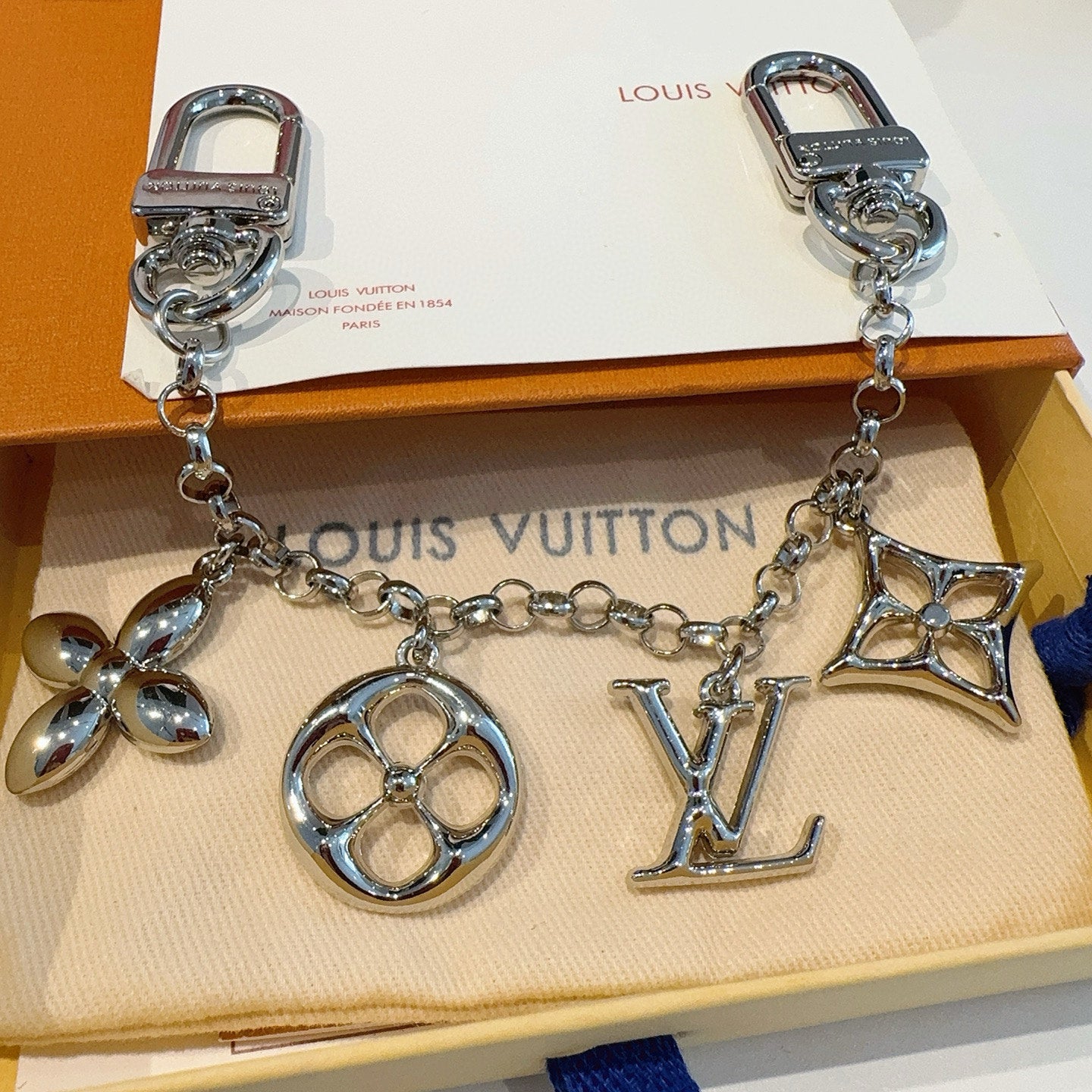 L 25 Keychains Bag Accessories Bag Charms Gold & Silver