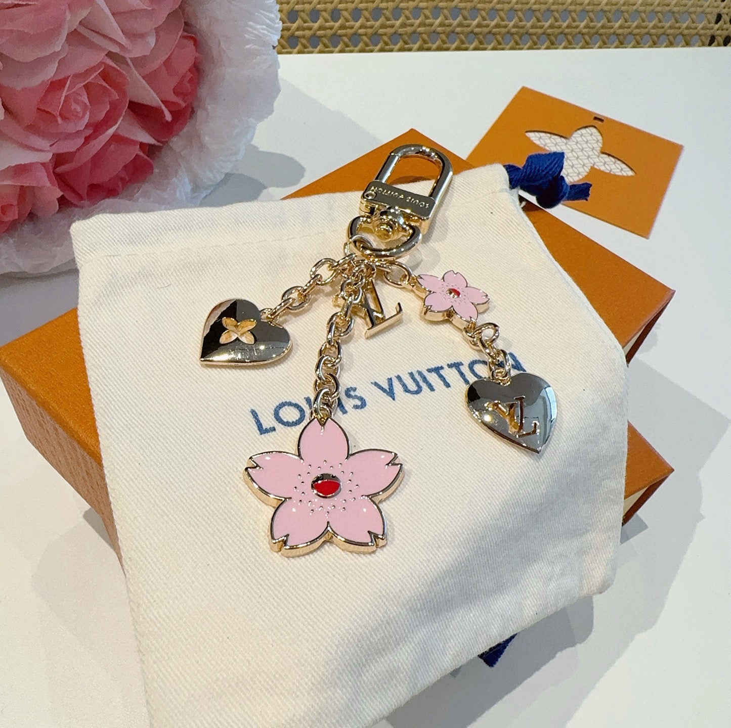 L 25 New Co-branded Cherry Blossom Keychain Bag Charms