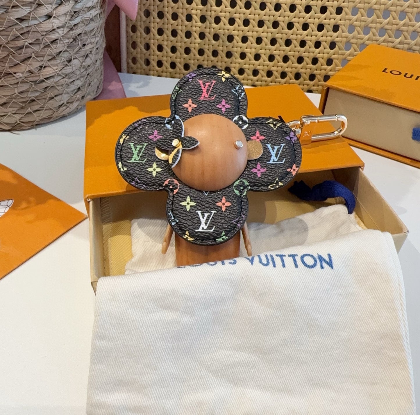 L 25 New Co-branded Sunflower Keychain Bag charm