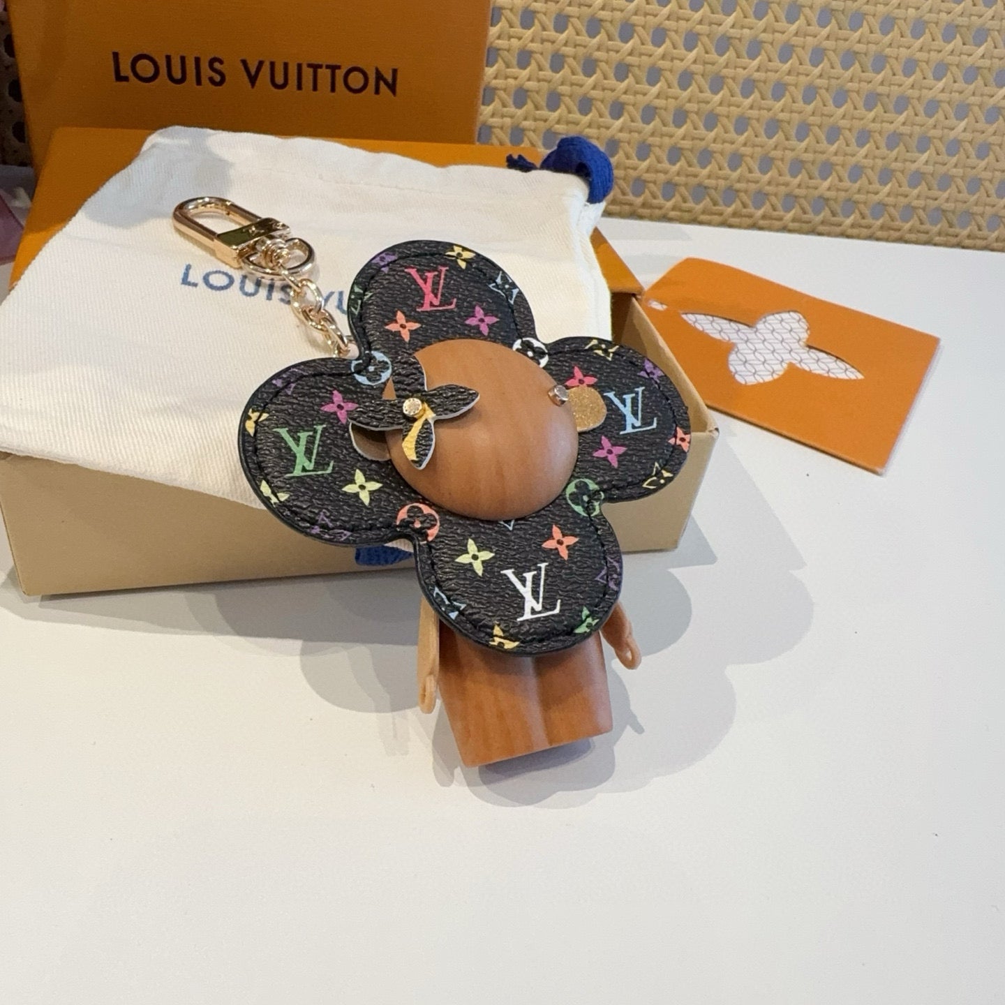 L 25 New Co-branded Sunflower Keychain Bag charm