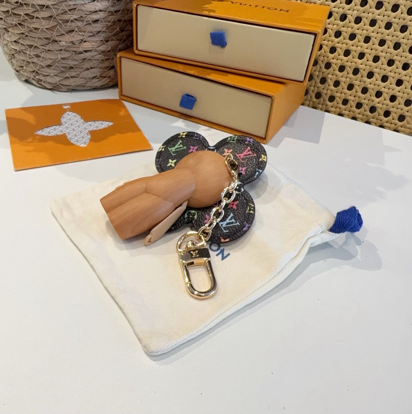 L 25 New Co-branded Sunflower Keychain Bag charm