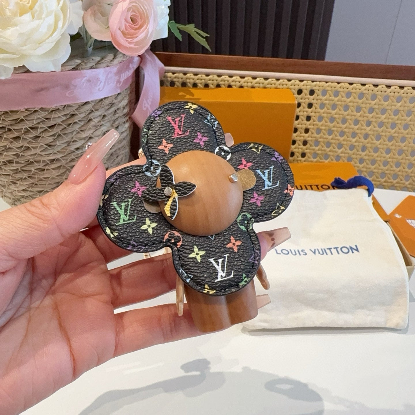 L 25 New Co-branded Sunflower Keychain Bag charm