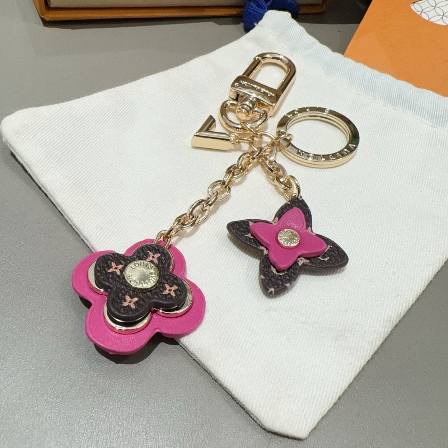 L 25 Four Petal Flower Keychain Bag Accessories