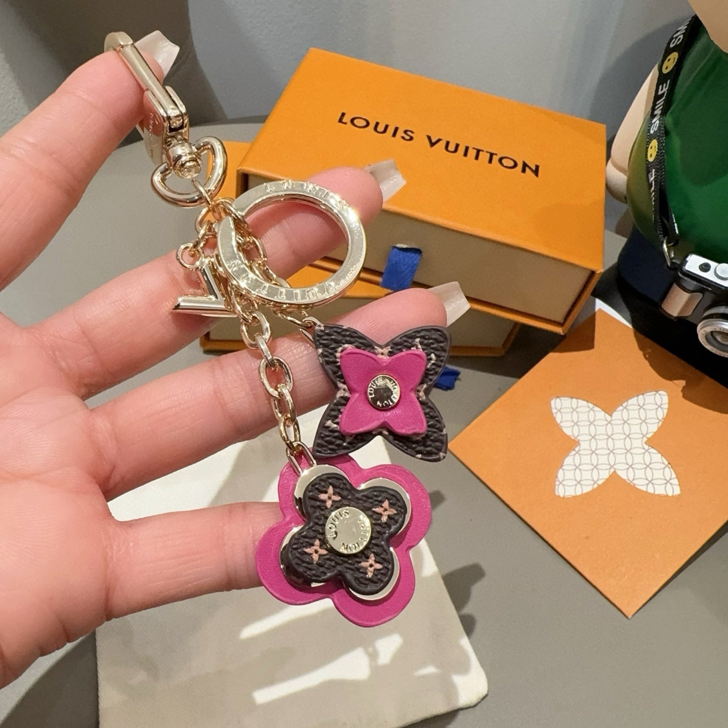 L 25 Four Petal Flower Keychain Bag Accessories