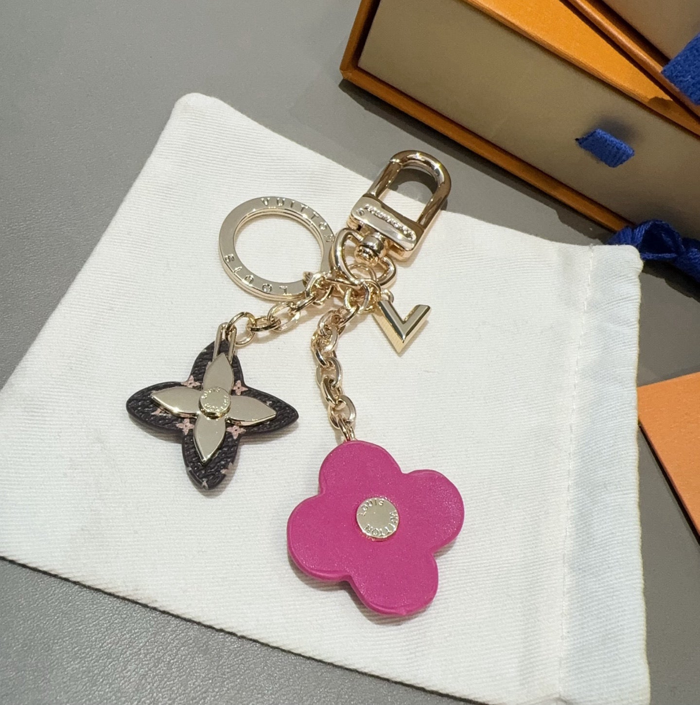 L 25 Four Petal Flower Keychain Bag Accessories