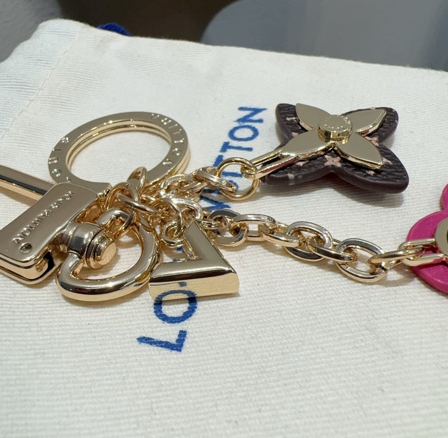 L 25 Four Petal Flower Keychain Bag Accessories