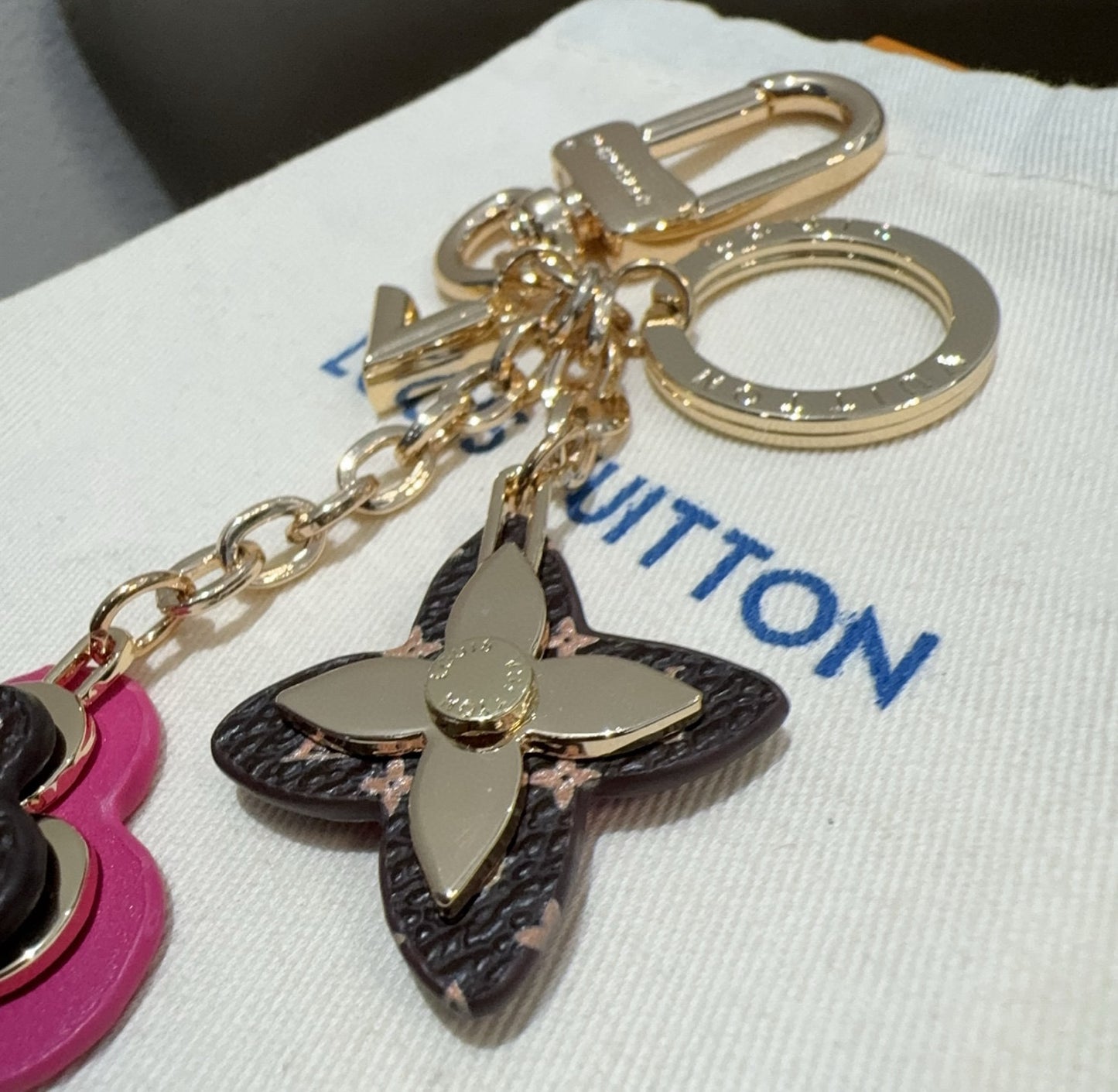 L 25 Four Petal Flower Keychain Bag Accessories