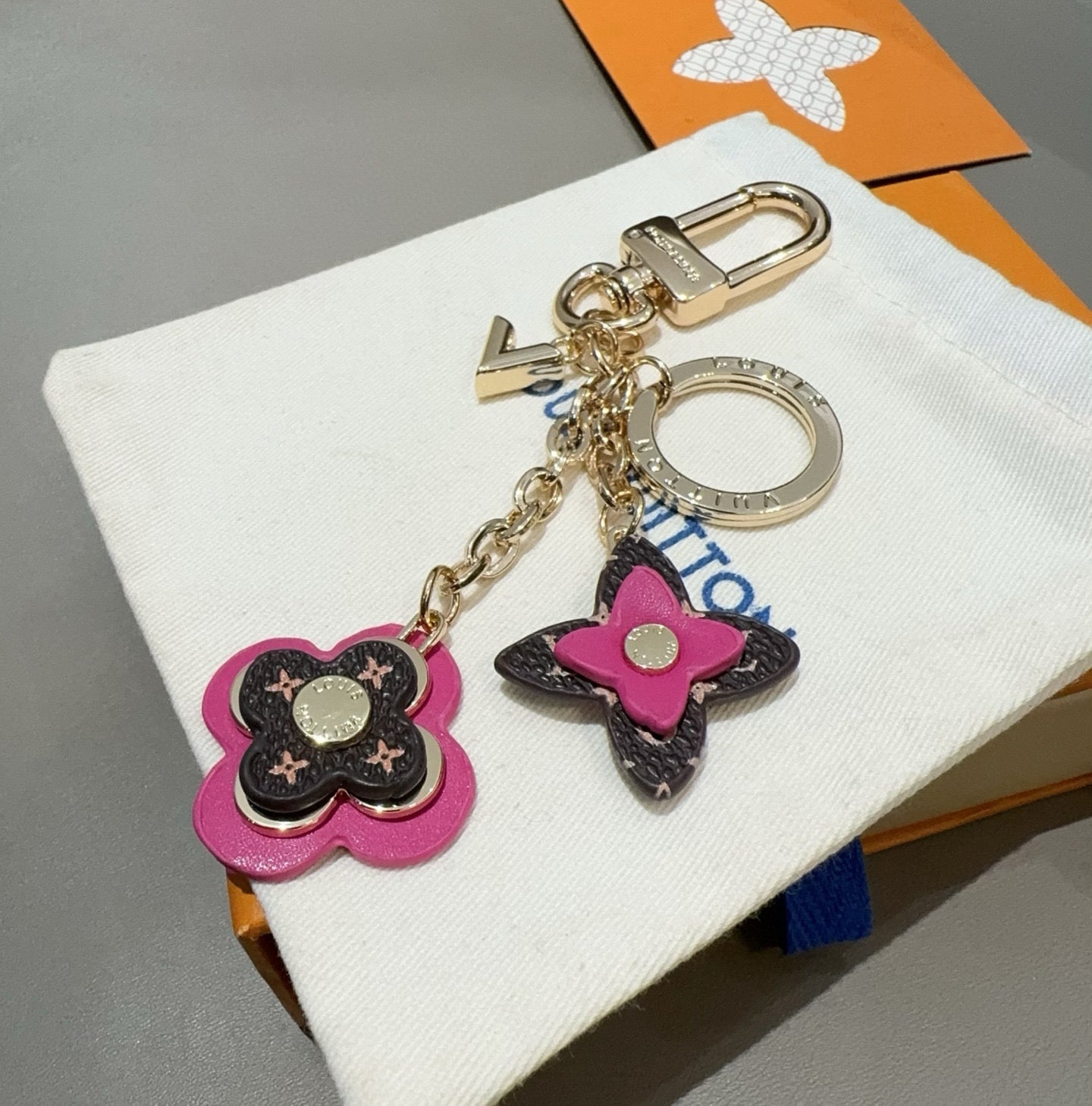 L 25 Four Petal Flower Keychain Bag Accessories