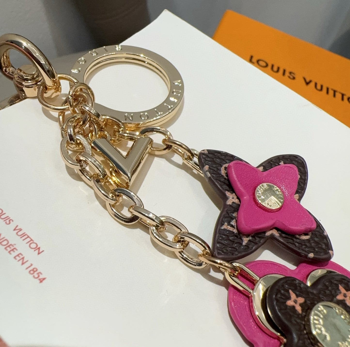 L 25 Four Petal Flower Keychain Bag Accessories