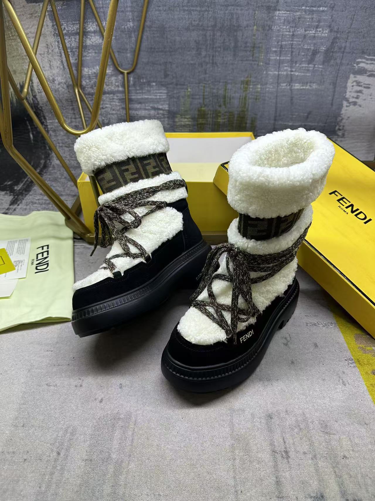 Fe 25 Lambswool snow boots