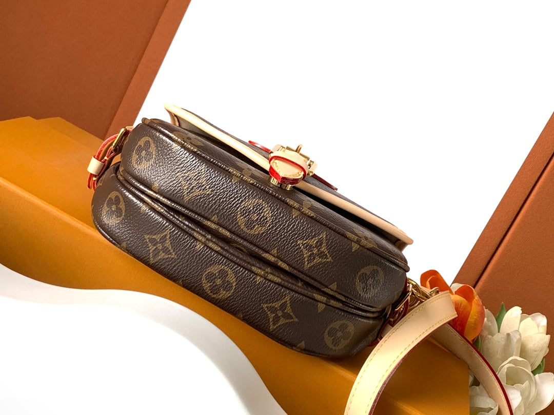 L 25 Saumur BB handbag