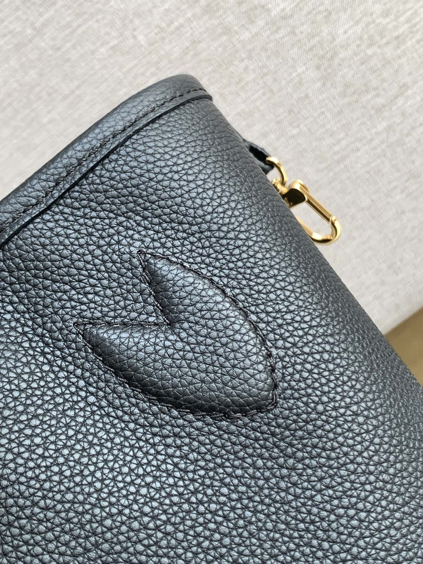 L 25 Cowhide Square Crossbody Bag