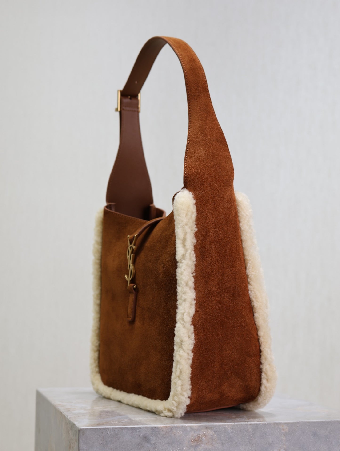 Y 25 Earthy yellow suede with lambskin 🐏 Popular LE 5A7 underarm bag