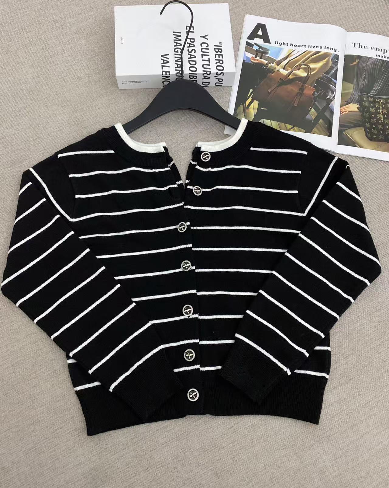 C 25 Striped knitted cardigan