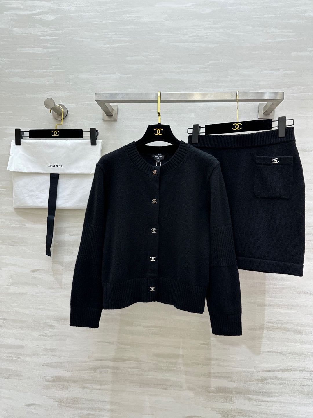 C 25 Backpack buckle cashmere cardigan + skirt