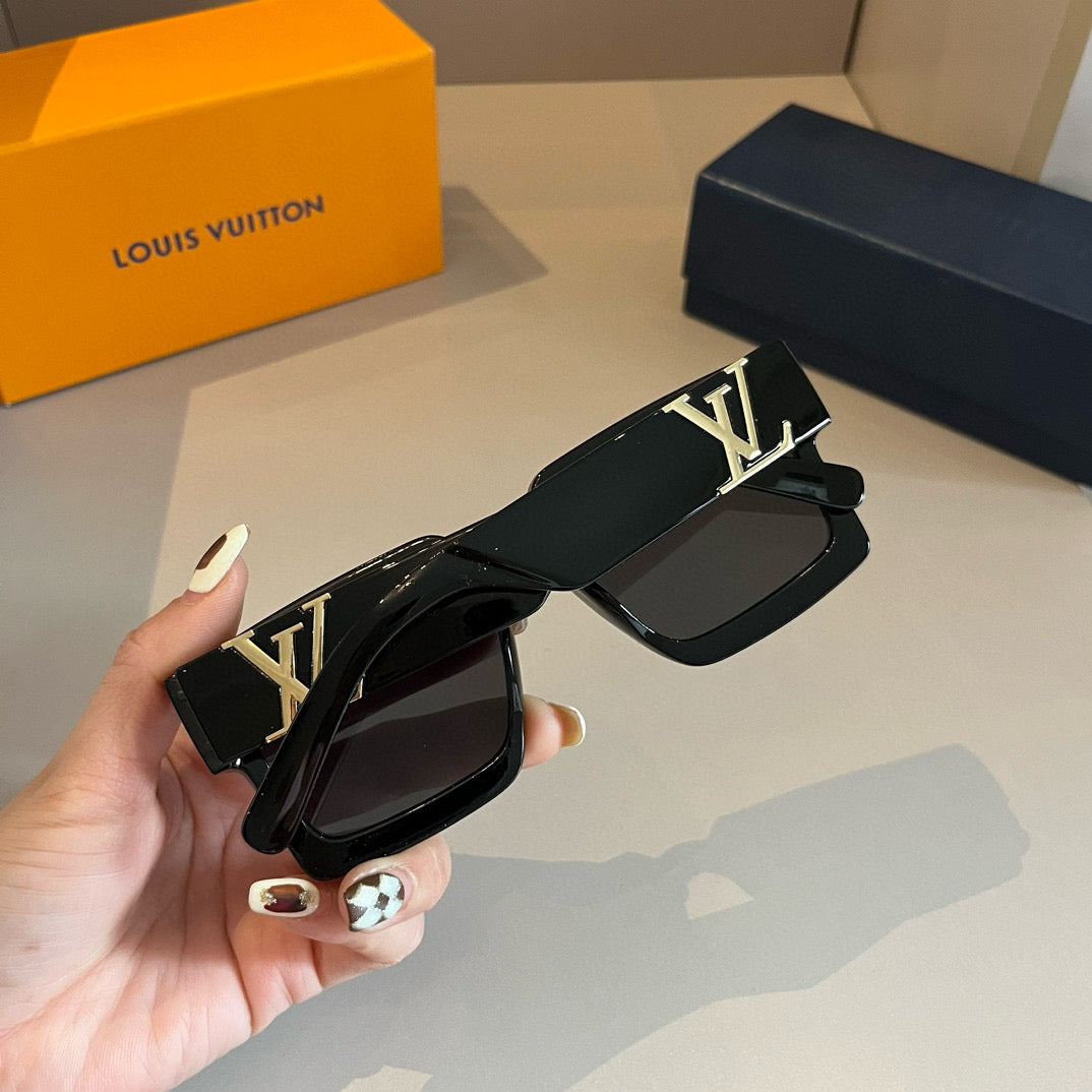 L sunglasses