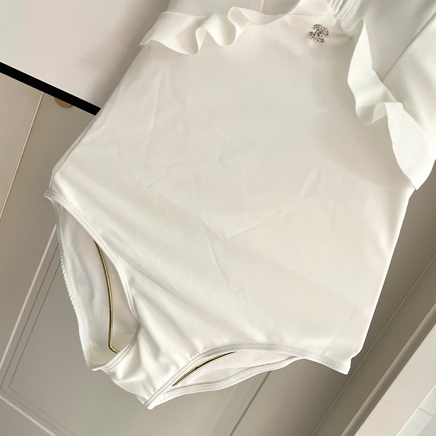 C 25 New Pure White One-piece Swimsuit