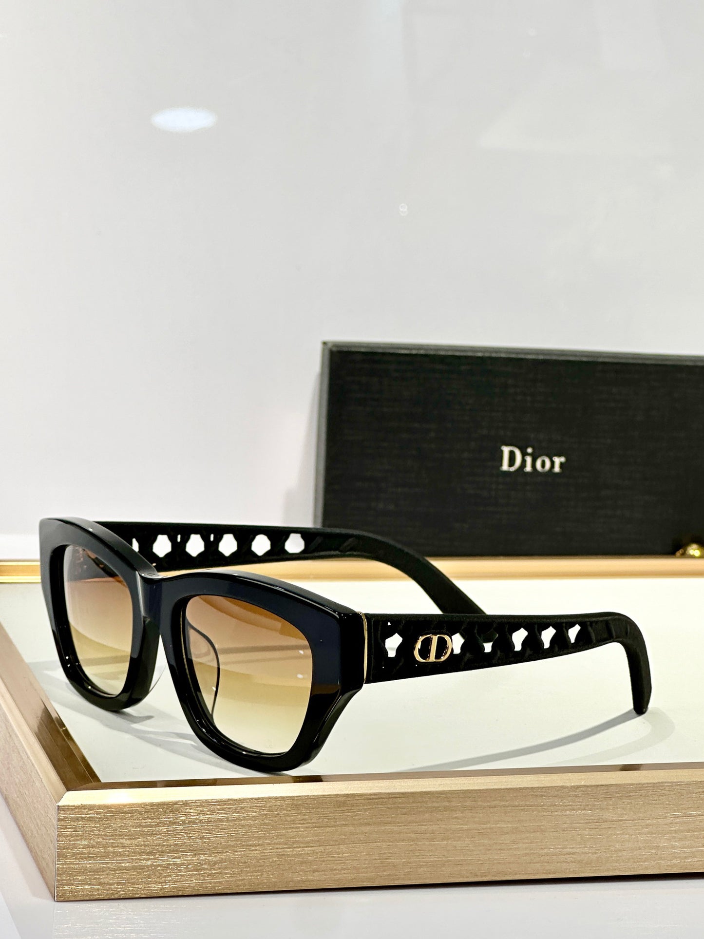 D 25 Cut-out sunglasses (8 models)