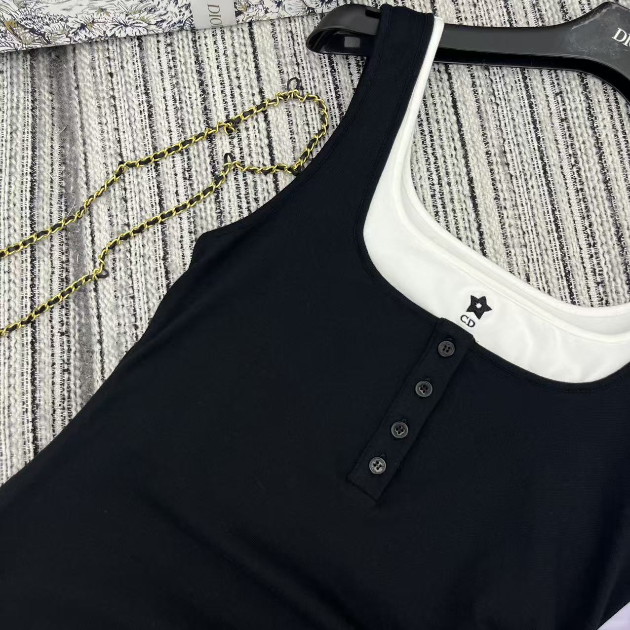 25 years early spring and summer new fake two-piece contrast vest dress