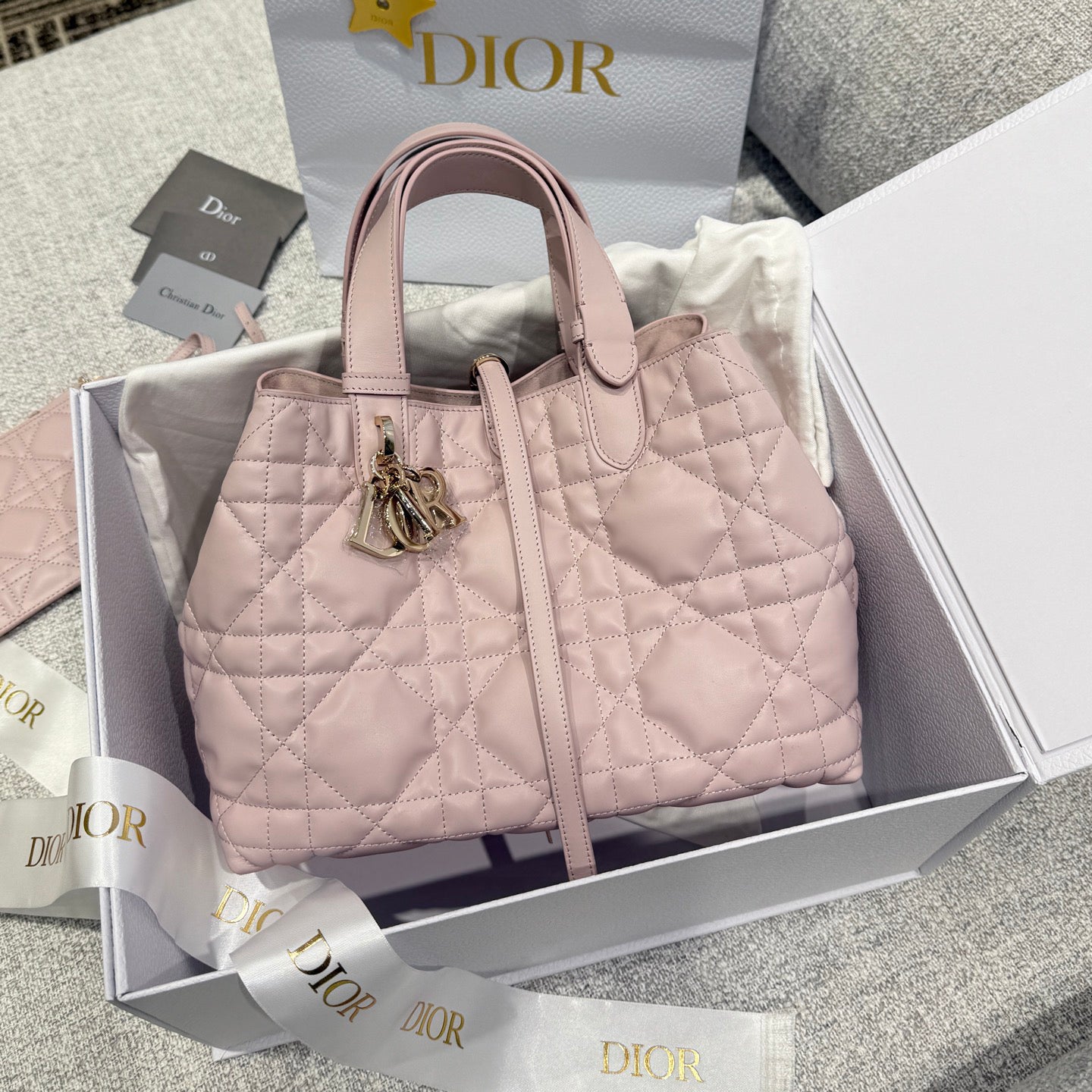 D 25 𝗧𝗼𝘂𝗷𝗼𝘂𝗿𝘀 Medium Bag