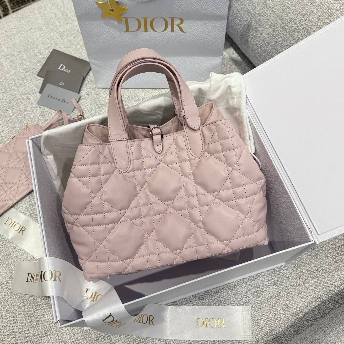 D 25 𝗧𝗼𝘂𝗷𝗼𝘂𝗿𝘀 Medium Bag