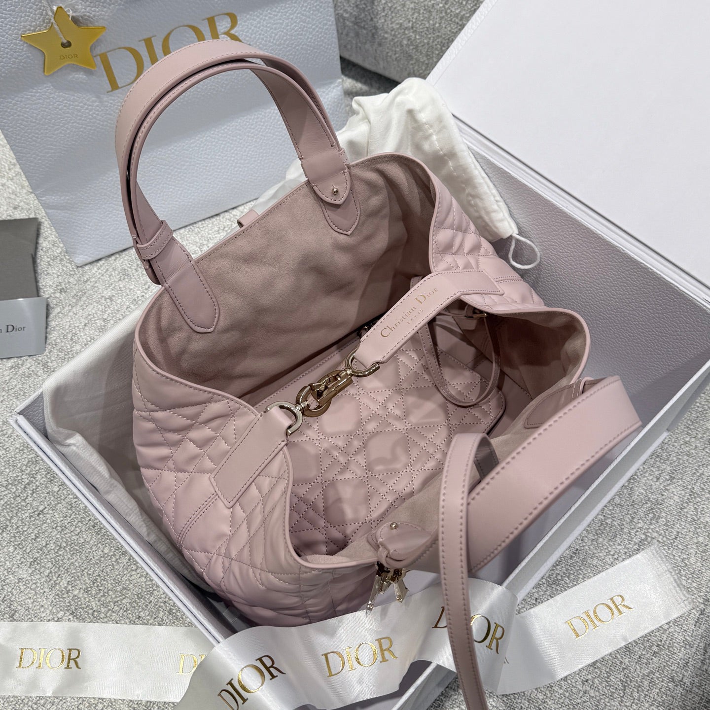 D 25 𝗧𝗼𝘂𝗷𝗼𝘂𝗿𝘀 Medium Bag