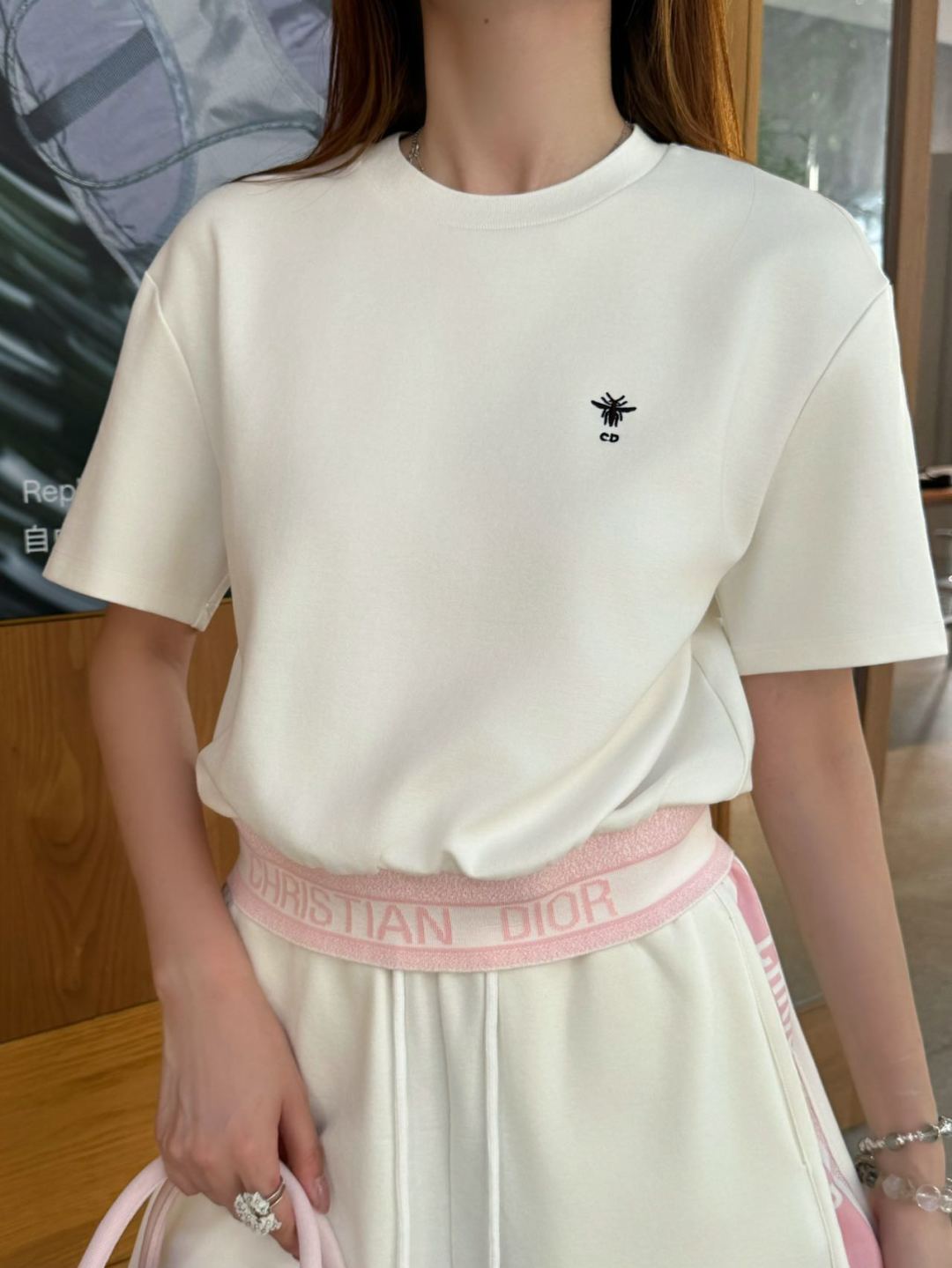 25 Summer new bee logo simple suit