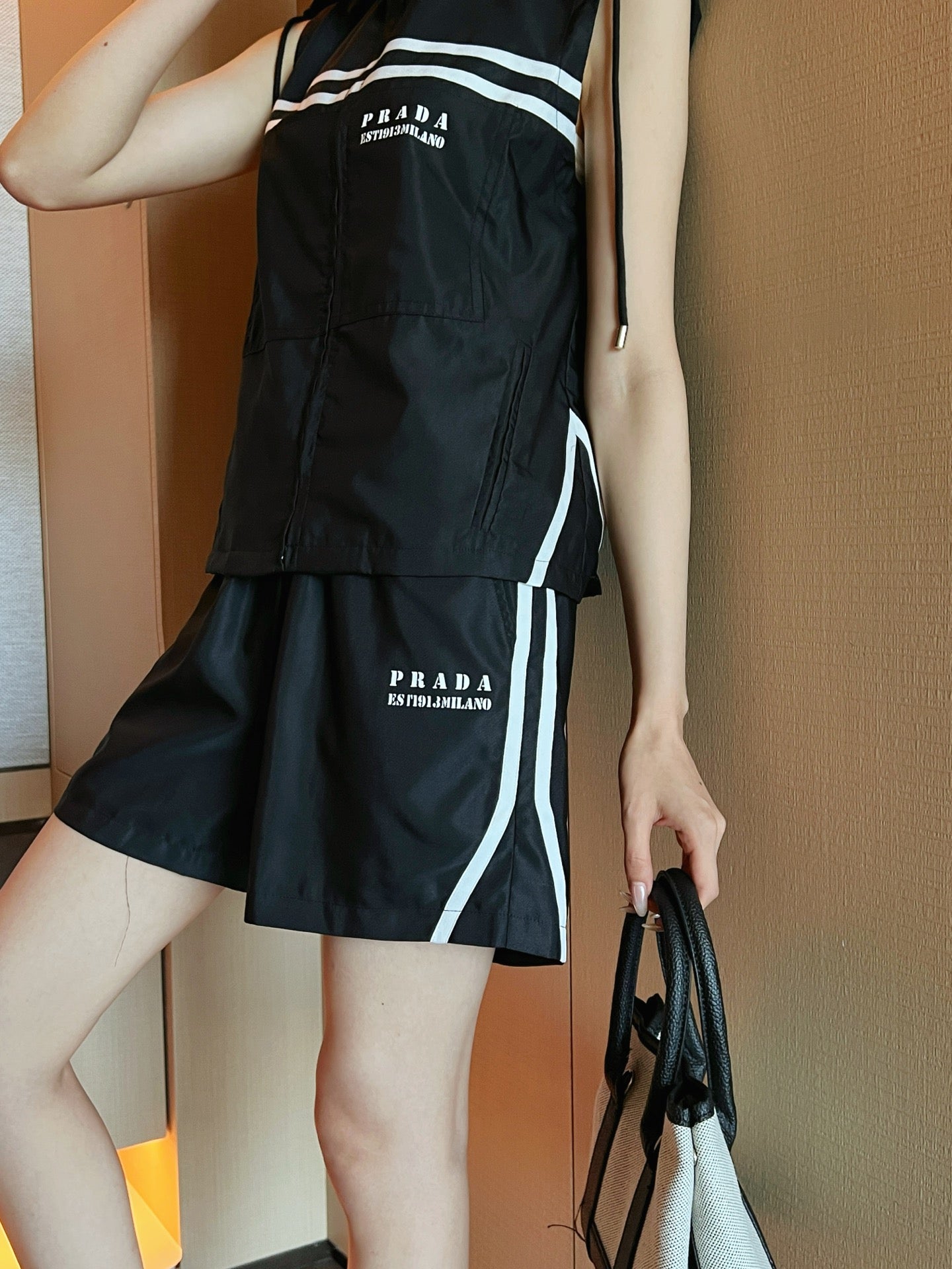 25 Summer new contrast color hooded vest with elastic waist drawstring shorts suit