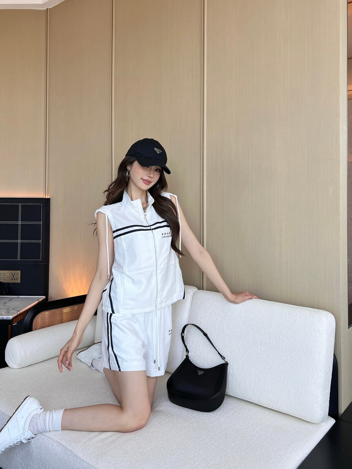 25 Summer new contrast color hooded vest with elastic waist drawstring shorts suit