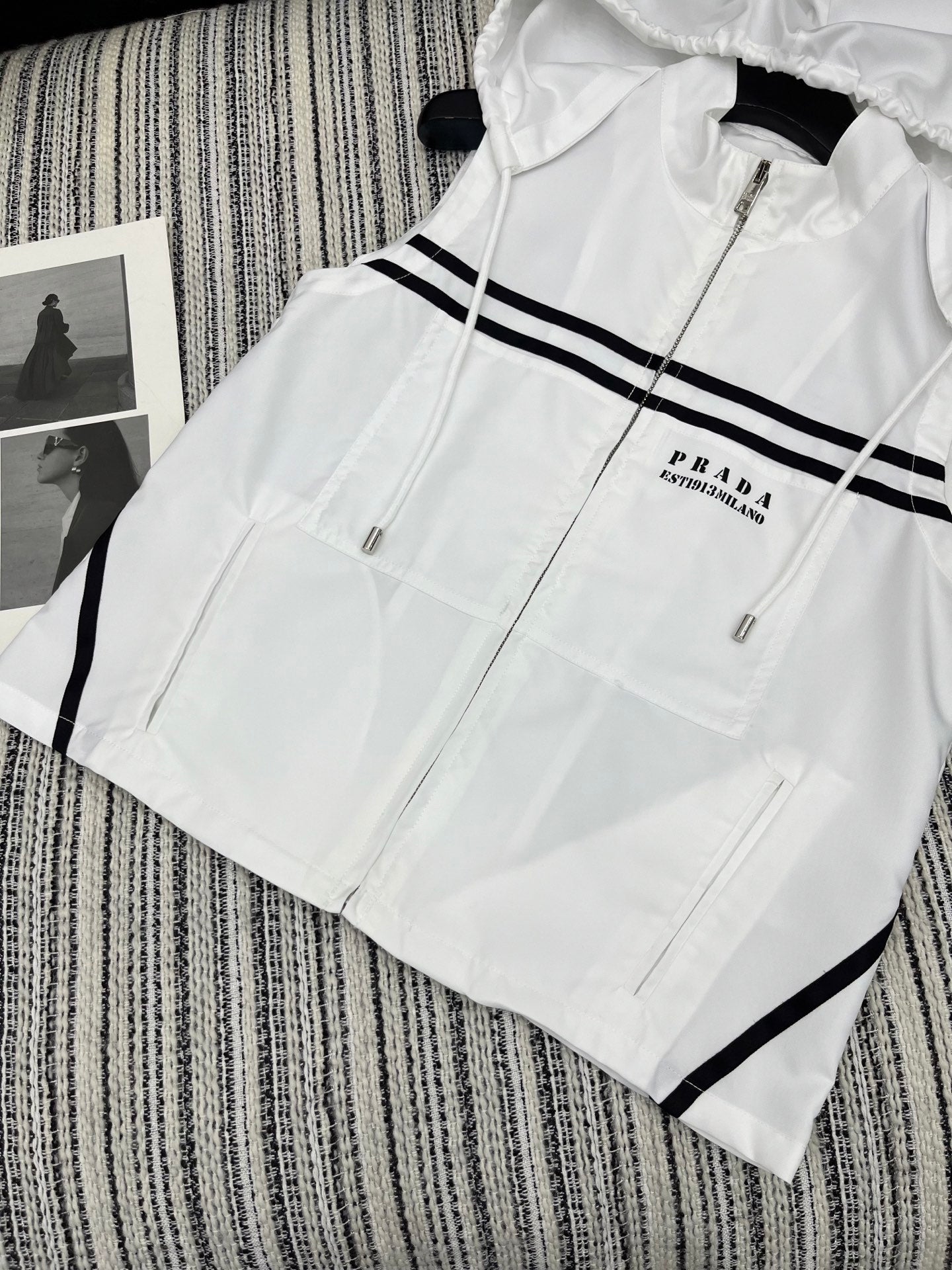 25 Summer new contrast color hooded vest with elastic waist drawstring shorts suit