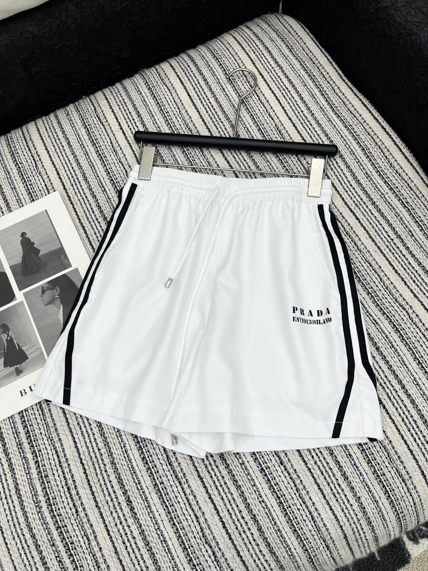 25 Summer new contrast color hooded vest with elastic waist drawstring shorts suit