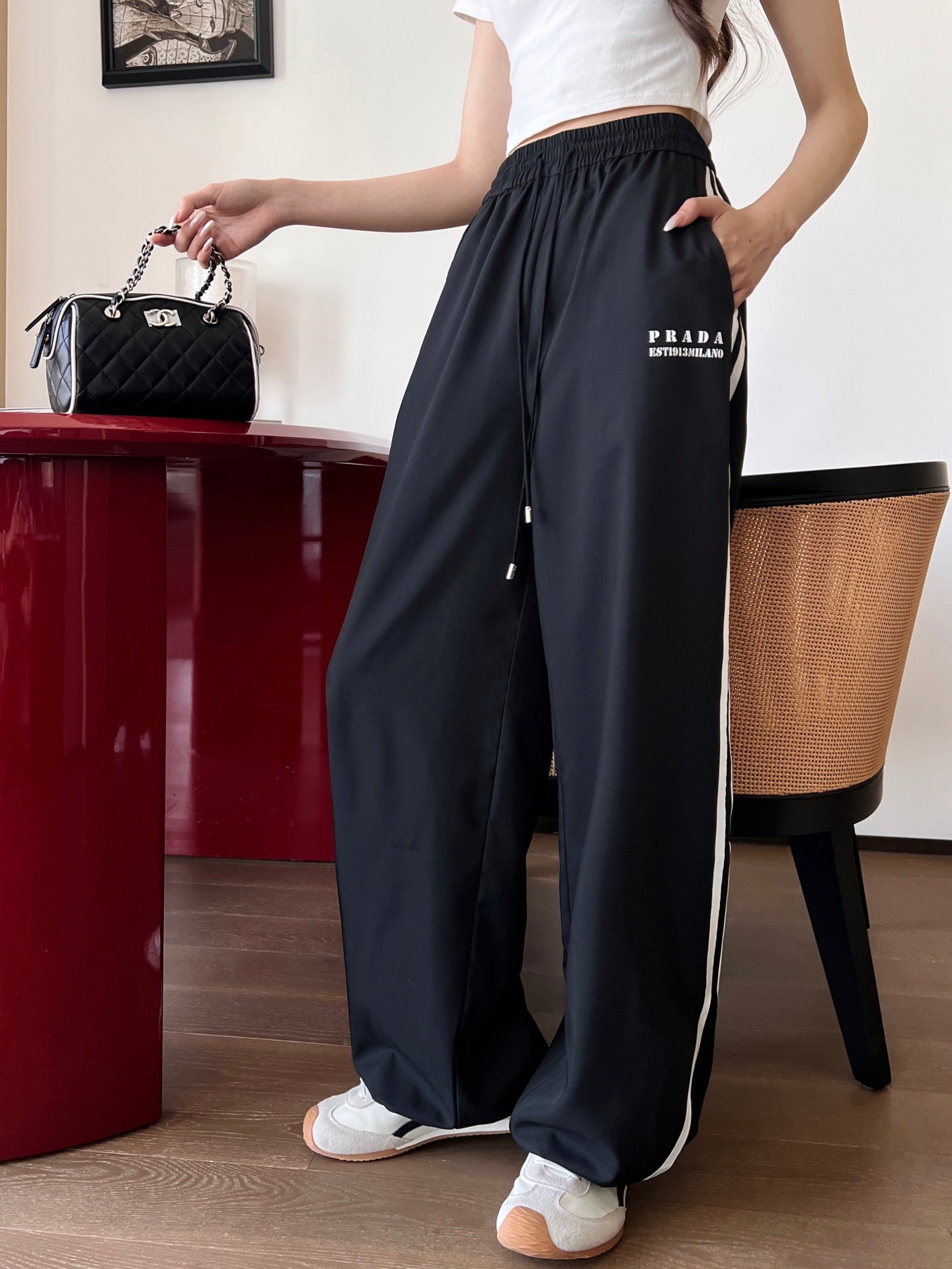 25 Summer new contrast color elastic waist drawstring casual trousers
