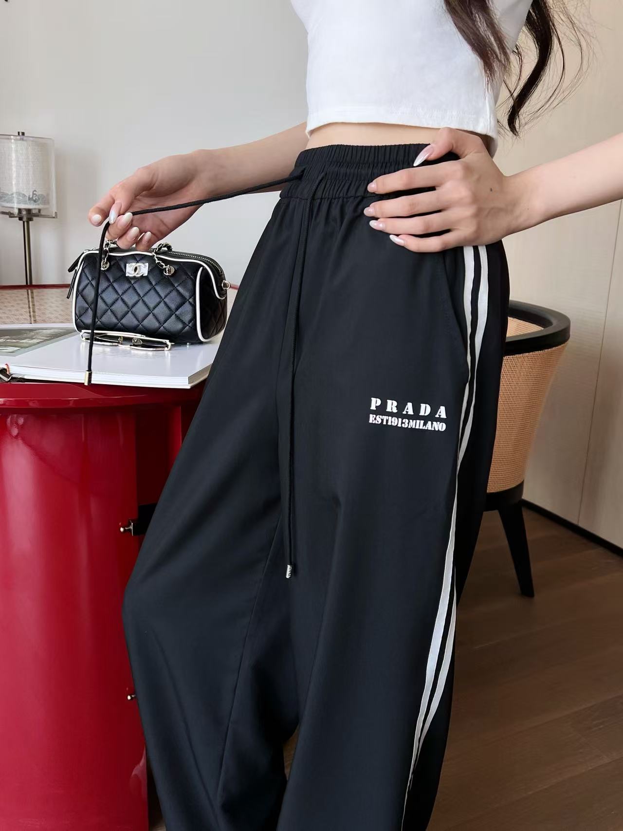 25 Summer new contrast color elastic waist drawstring casual trousers