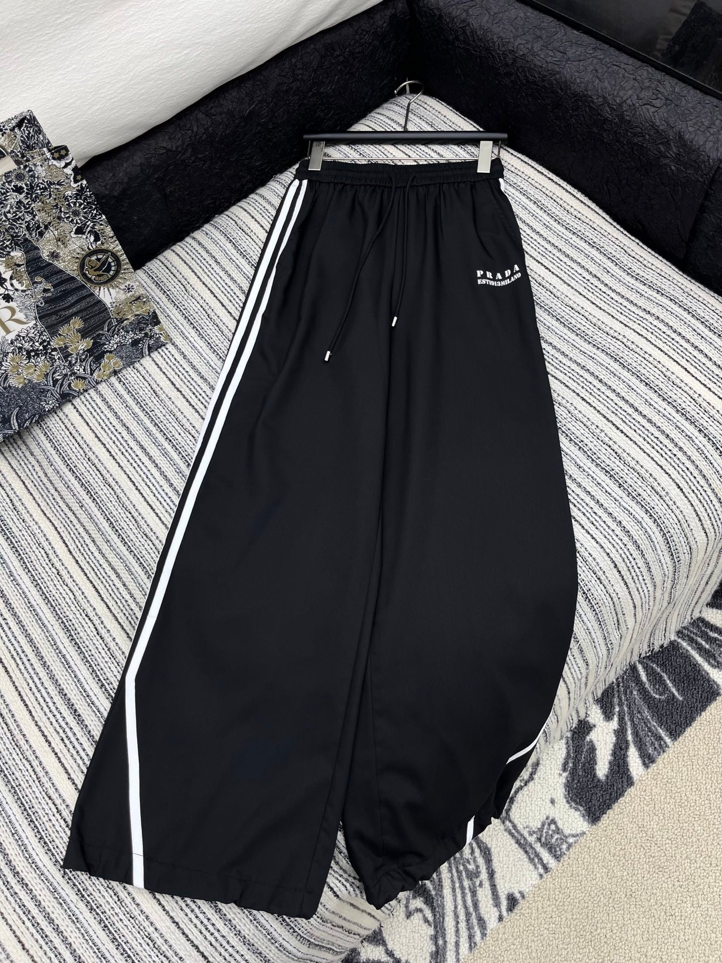 25 Summer new contrast color elastic waist drawstring casual trousers