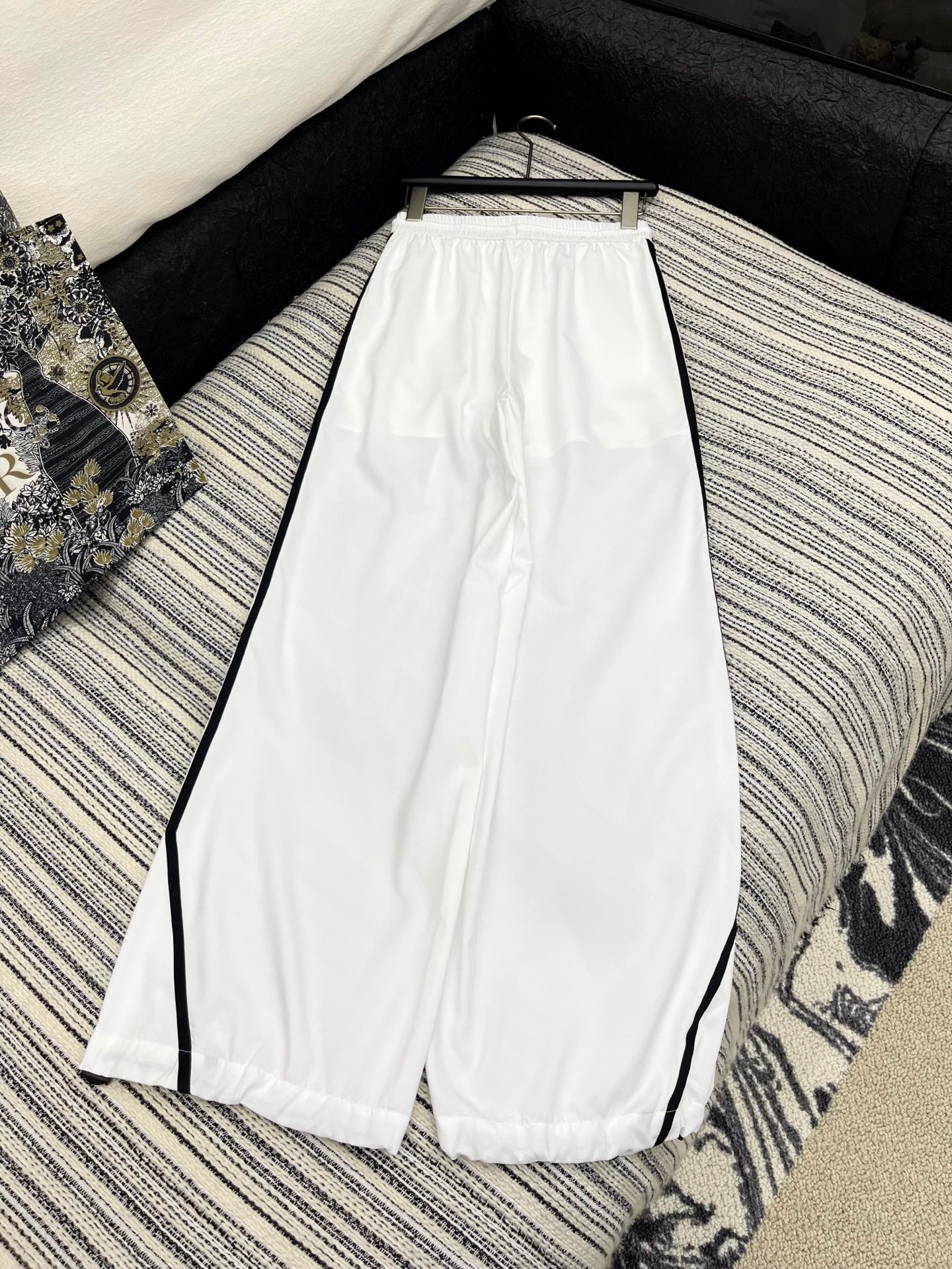 25 Summer new contrast color elastic waist drawstring casual trousers