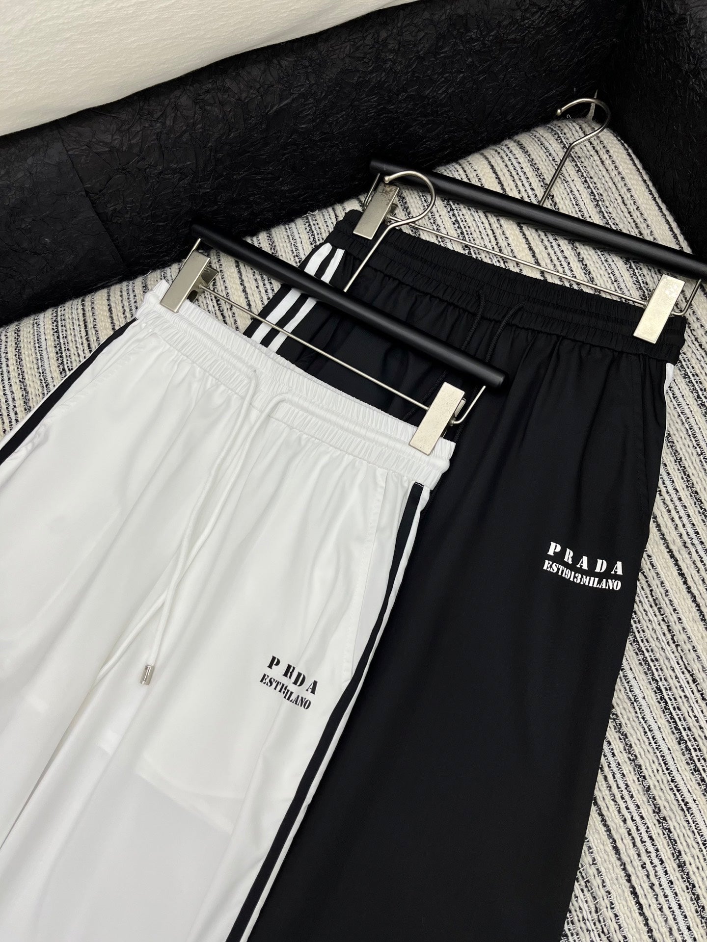 25 Summer new contrast color elastic waist drawstring casual trousers