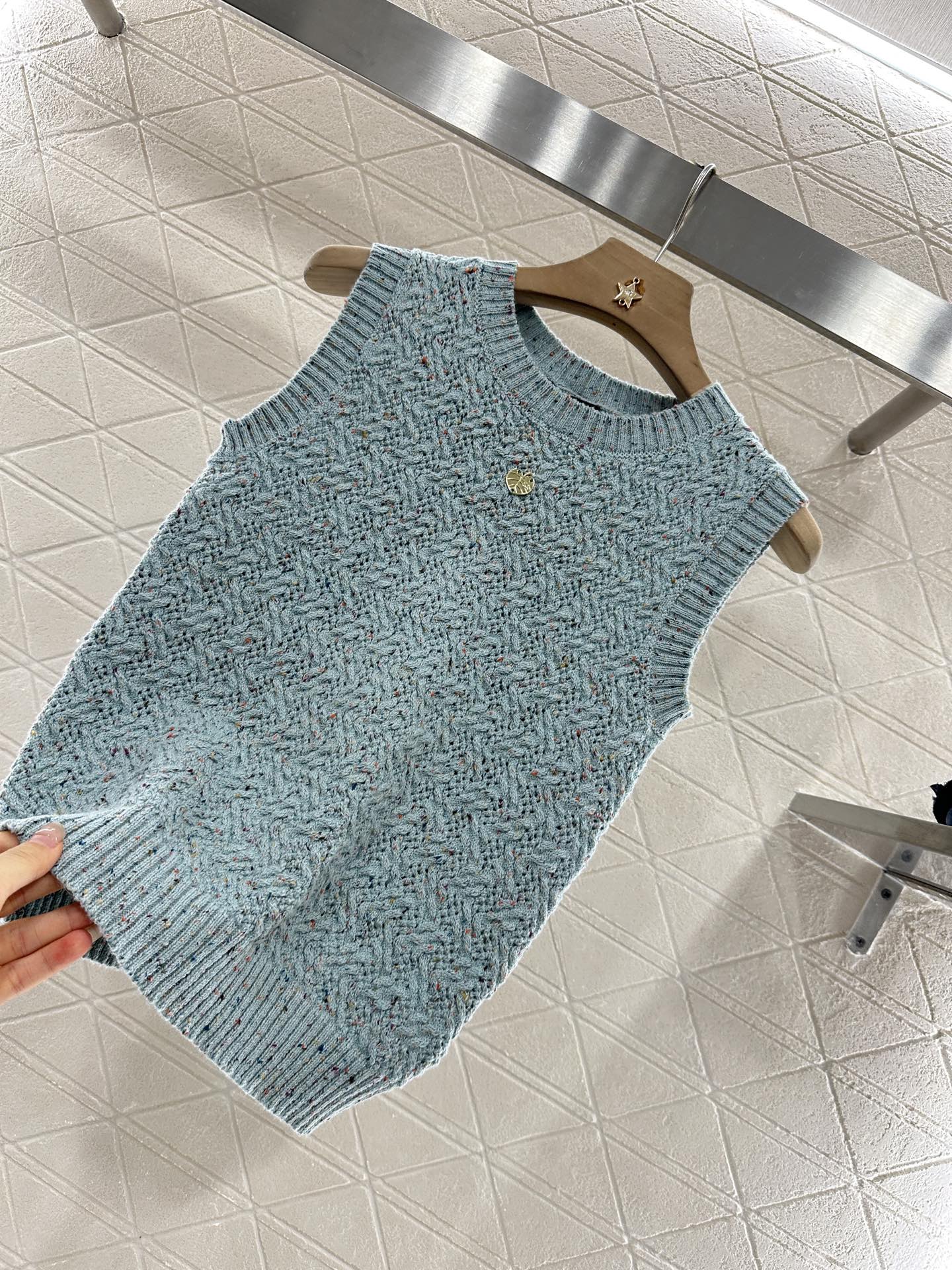 25 new summer leaf knitted vest