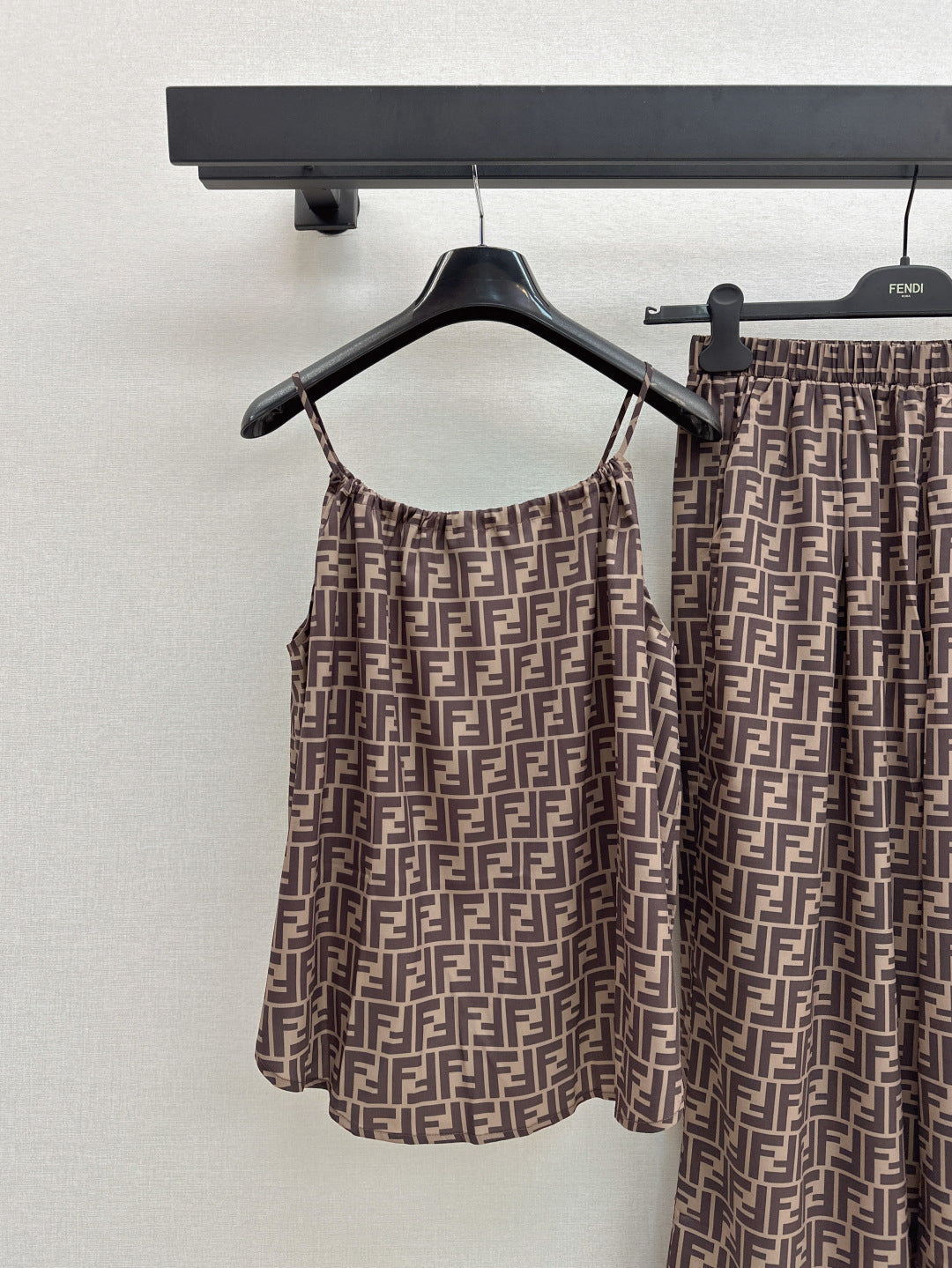 25Ss Spring and Summer New Style Old Flower Pattern Suspender Top + High Waist Wide Leg Pants Set