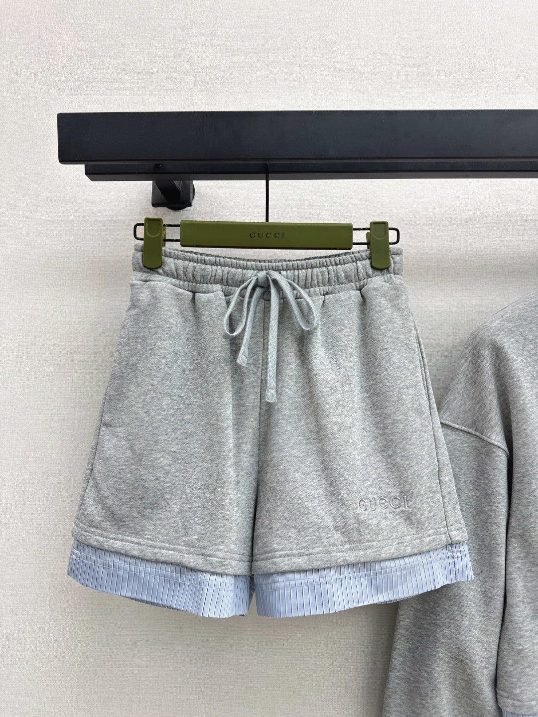 25Ss spring and summer new casual fashionable suit round neck splicing sweater + shorts suit