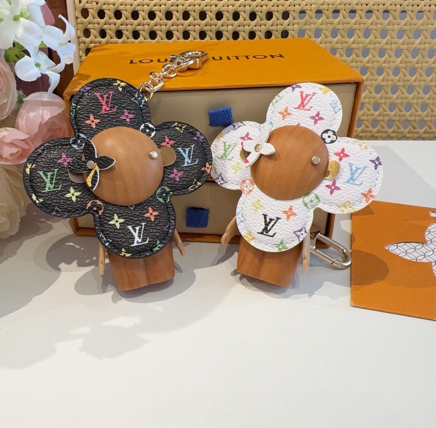 L 25 New Co-branded Sunflower Keychain Bag charm