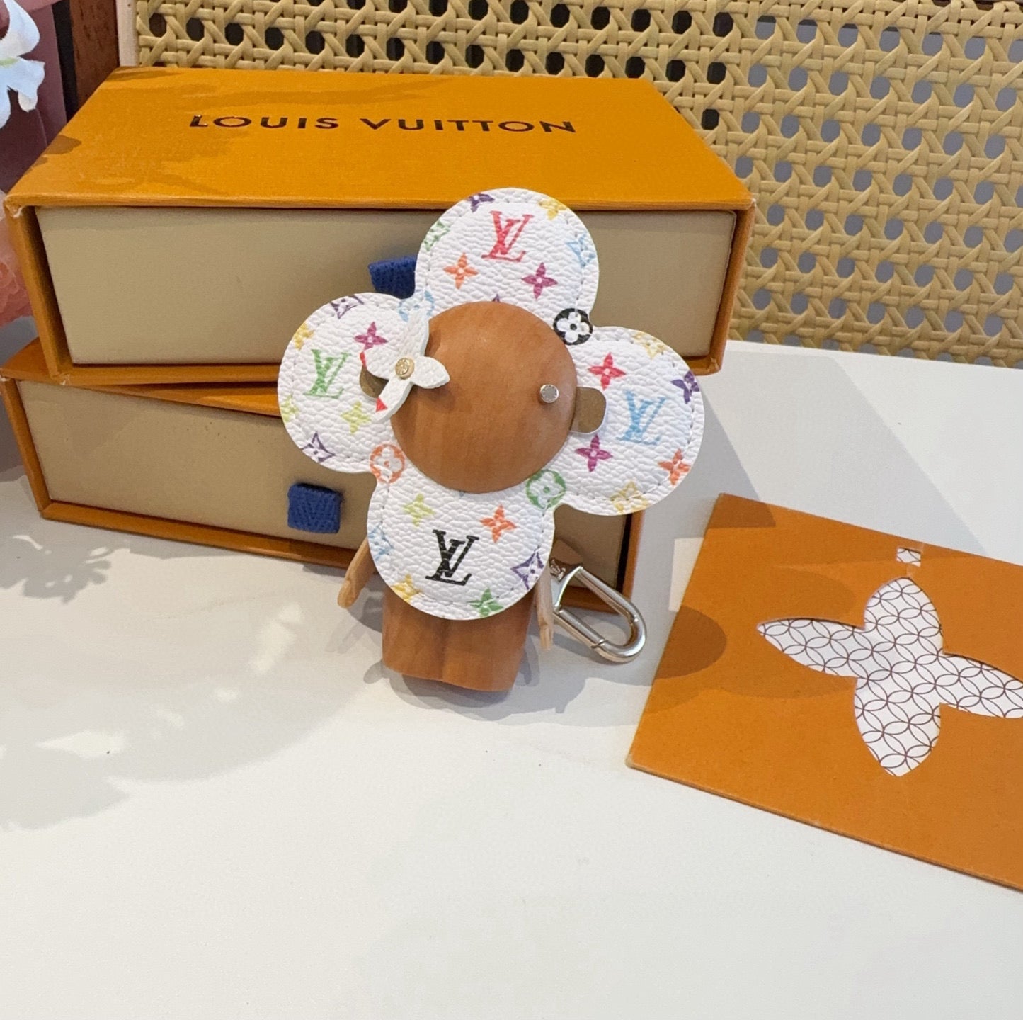 L 25 New Co-branded Sunflower Keychain Bag charm