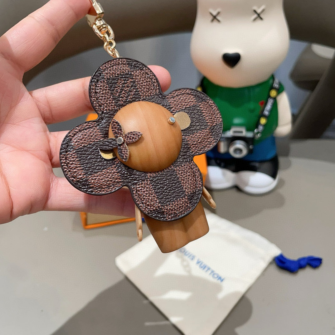L 25 New Co-branded Sunflower Keychain Bag charm
