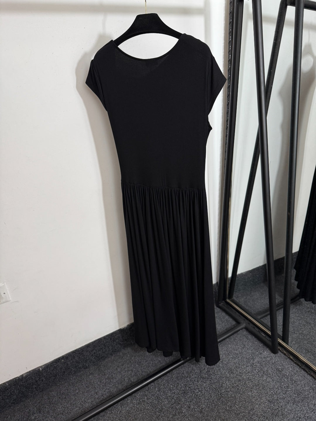 25 Summer New Snake Logo Brooch Decoration Pleated Short Sleeve Waisted Large Swing Dress