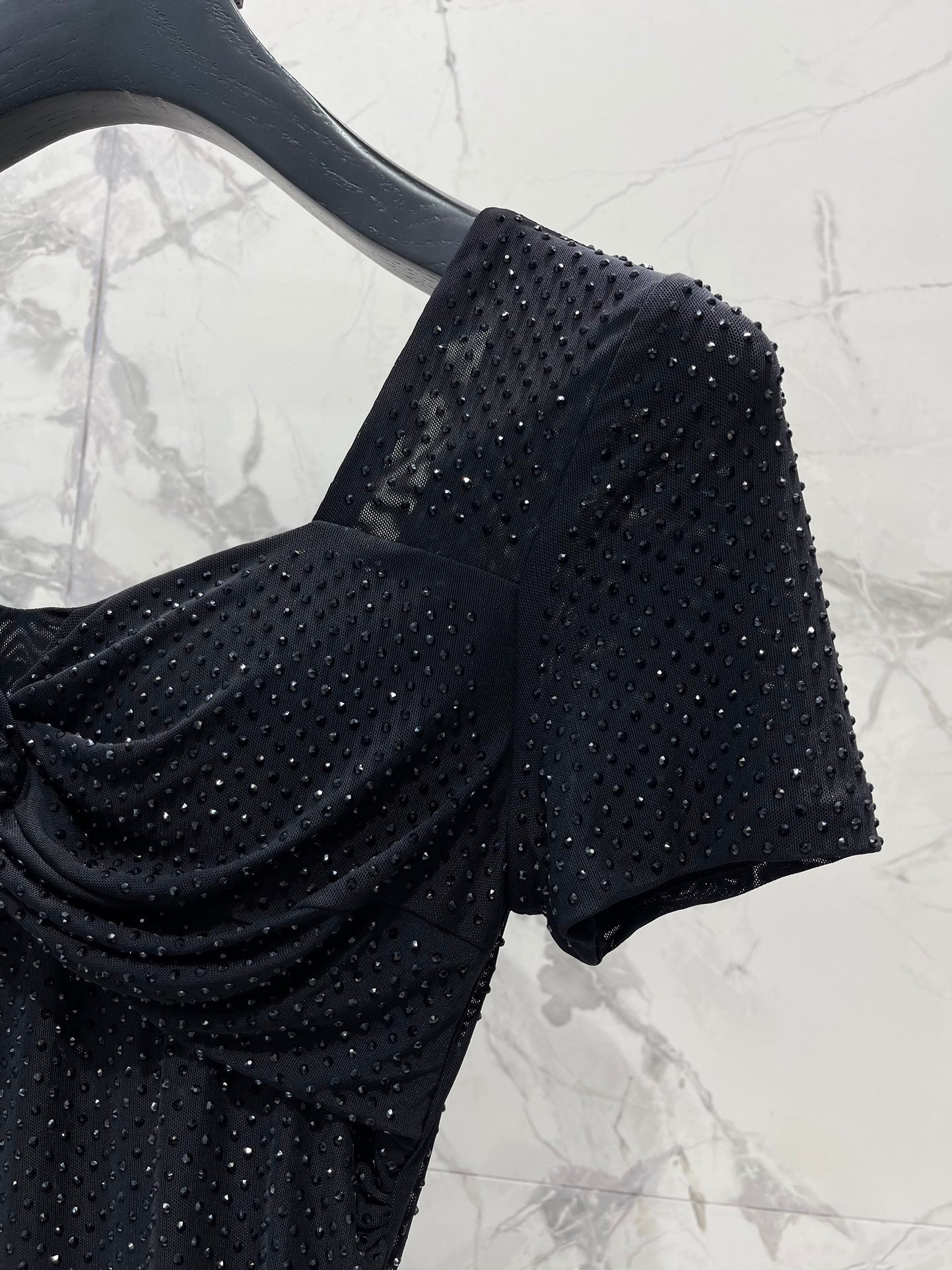 25 Nouvelle robe slim plissée en maille diamantée d'été