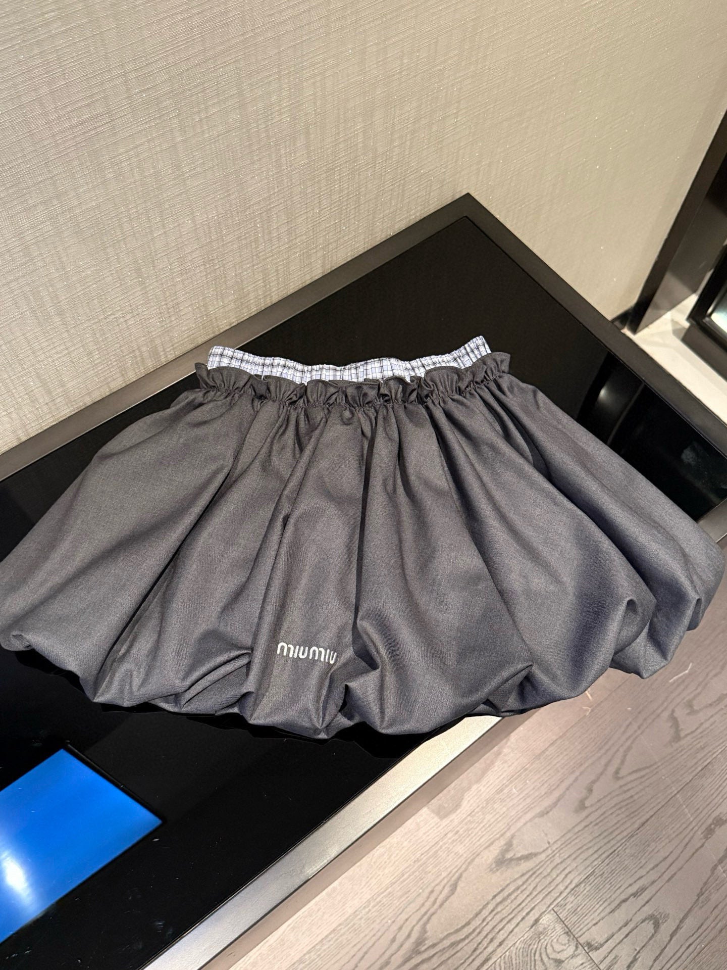 Ensemble chemise patchwork à manches courtes et jupe lanterne brodée avec lettres M 25